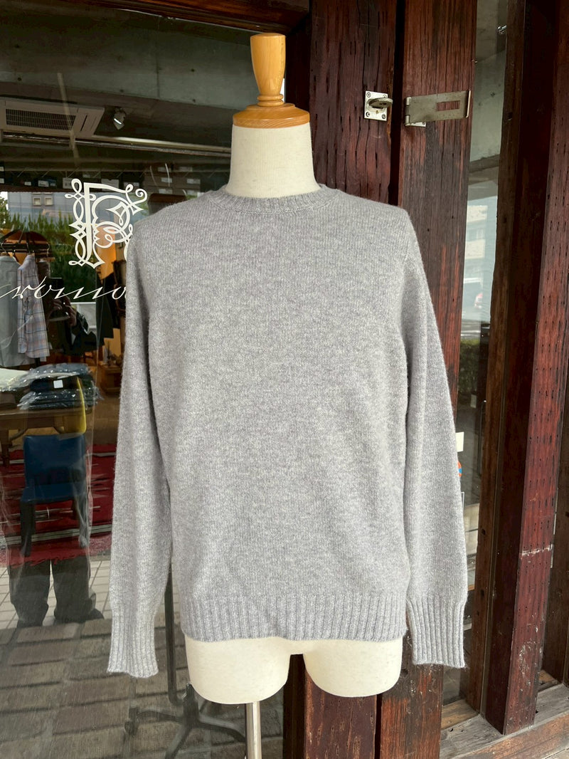 ドルモア　ラムウール　ミドルゲージ　クルーネックニット　ライトグレー