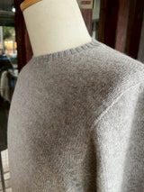 ドルモア　ラムウール　ミドルゲージ　クルーネックニット　ライトグレー