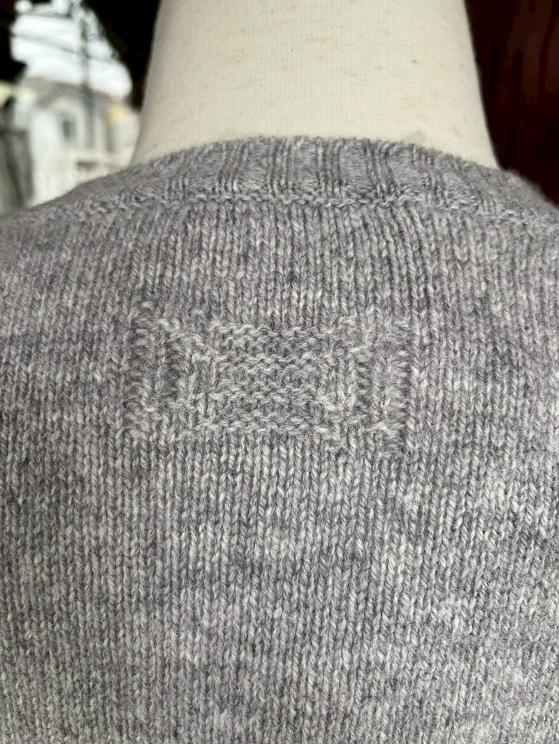 ドルモア　ラムウール　ミドルゲージ　クルーネックニット　ライトグレー